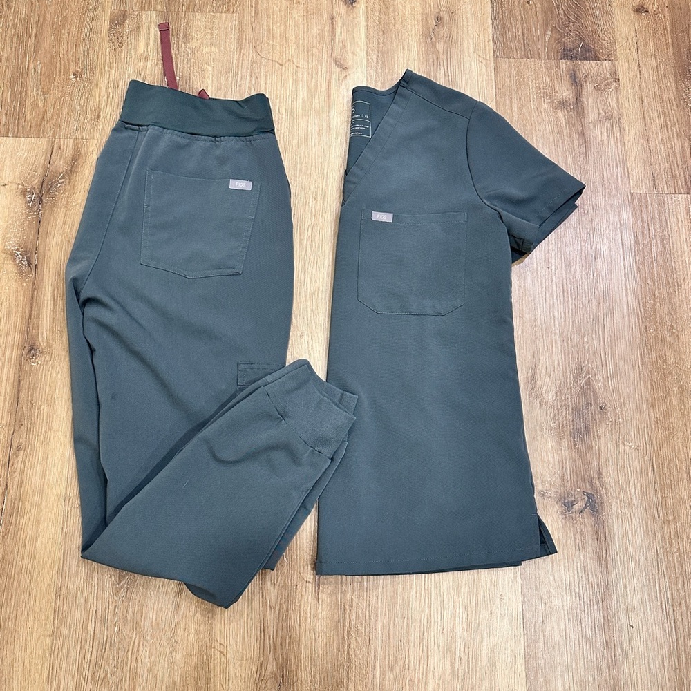 Figs Scrubs- High Waisted  - Petite Jogger Scrub Pants AND Bonsai Catarina top
